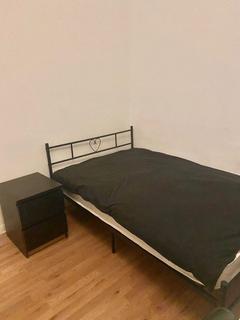 1 bedroom in a flat share to rent, Chiswick High Road, London W4