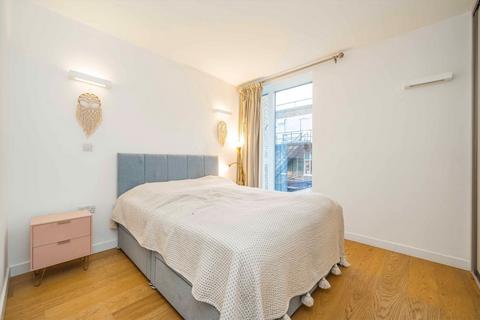 1 bedroom flat for sale, Woodger Road, London W12