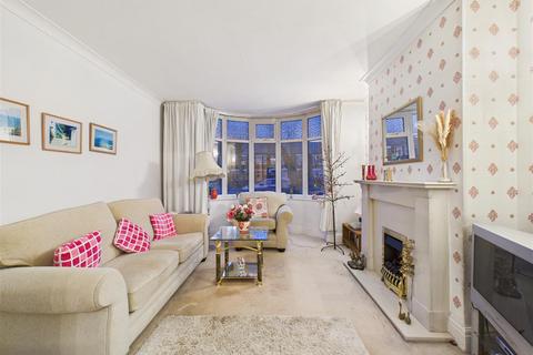3 bedroom terraced house for sale, Beverley Road, Hessle