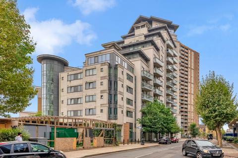 2 bedroom flat to rent, Limeharbour, London, E14