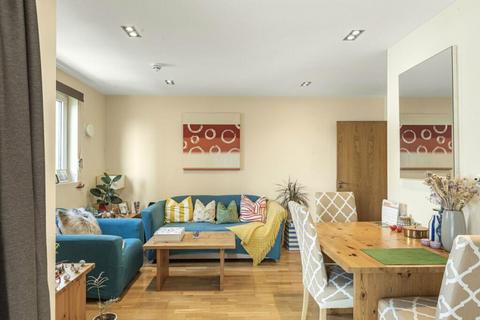 2 bedroom flat to rent, Limeharbour, London, E14