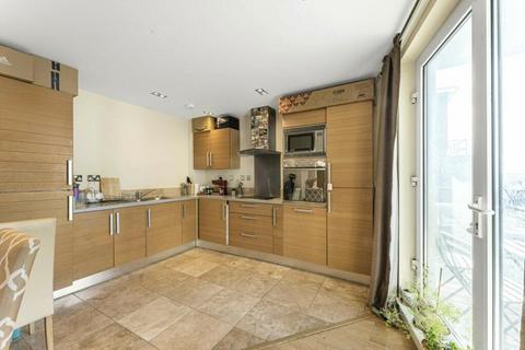 2 bedroom flat to rent, Limeharbour, London, E14