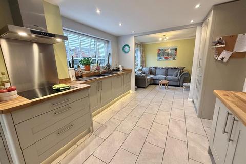 4 bedroom semi-detached house for sale, Kenilworth Road, Macclesfield