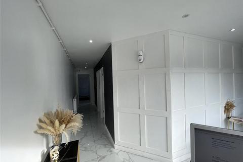 Retail property (high street) to rent, 206 High Rd Benfleet SS7 5LD