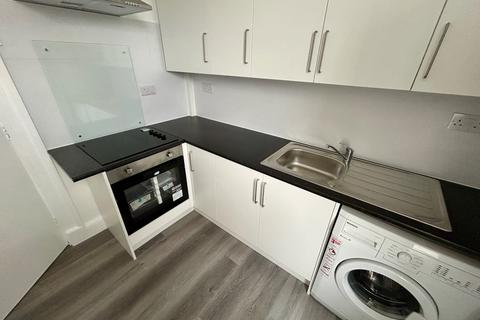 undefined, BOSCOMBE, 2 DOUBLE BEDROOM FLAT WITH PRIVATE ROOF TERRACE