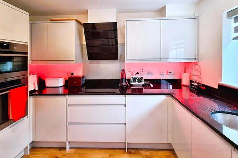 3 bedroom terraced house for sale, Eastbrook Way, Hemel Hempstead HP2