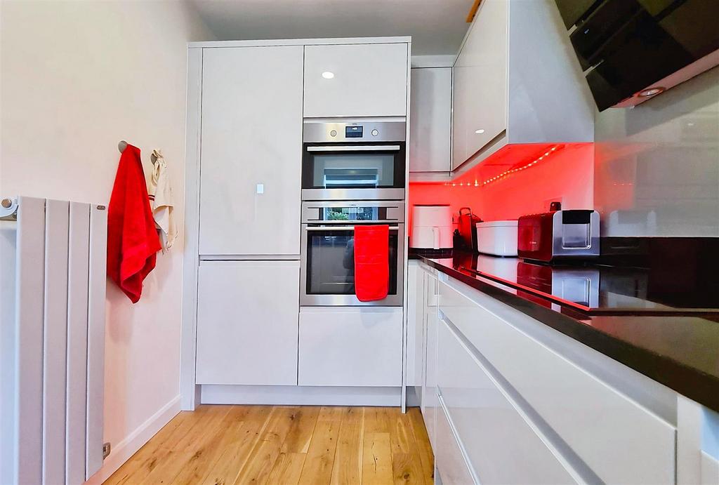 Modern Fitted Kitchen