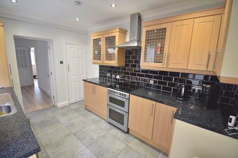 3 bedroom terraced house for sale, Gloucester Road, Reading