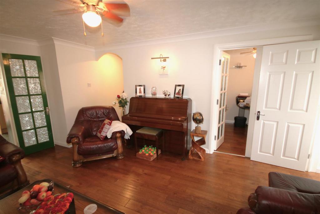 Living Room d.JPG