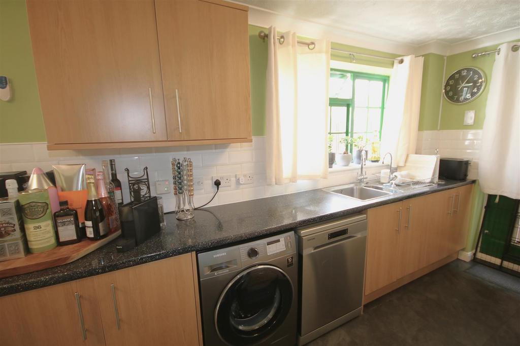 Kitchen b.JPG