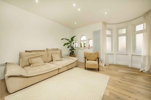 2 bedroom flat for sale, Horn Lane, London W3