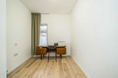 2 bedroom flat for sale, Horn Lane, London W3