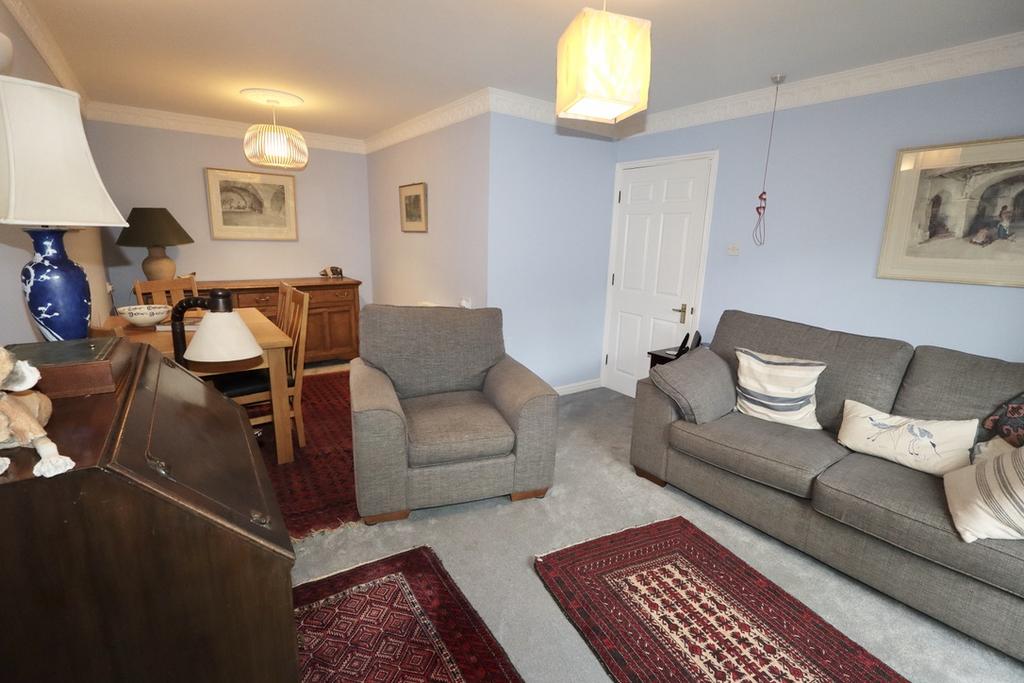Sitting / dining room