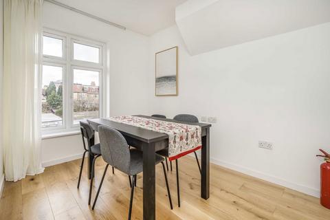 3 bedroom flat for sale, Horn Lane, London W3