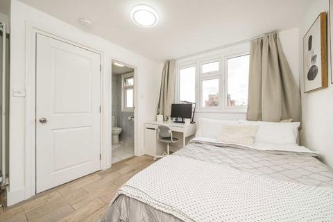 3 bedroom flat for sale, Horn Lane, London W3