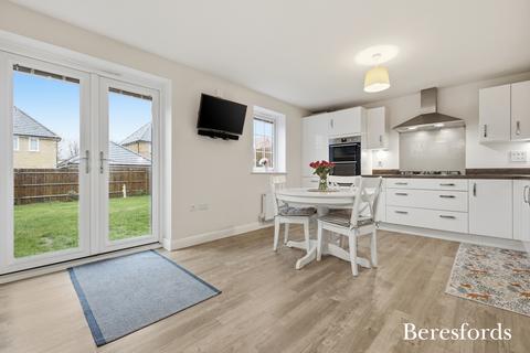 4 bedroom detached house for sale, Mallard Avenue, Dunmow, CM6
