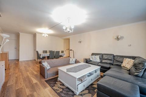 3 bedroom flat for sale, Salisbury Avenue,  Finchley Central,  N3
