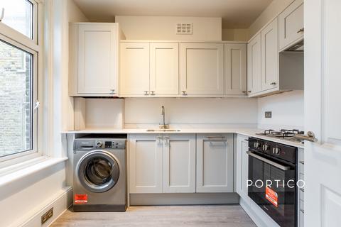 2 bedroom flat to rent, North Cross Road, London, SE22