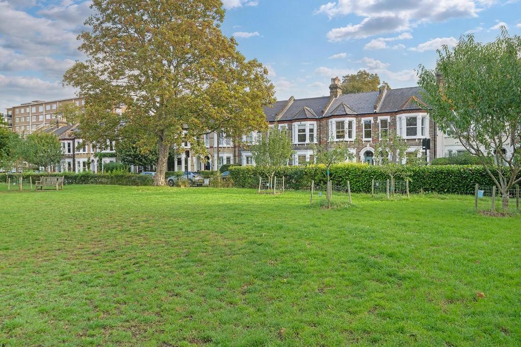 42 Holmewood Gardens-24.JPG