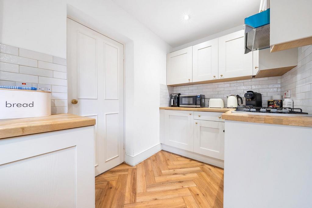 Kitchen (2).JPG