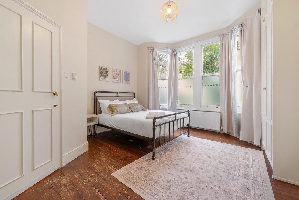 Bedroom 1 (2).JPG