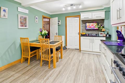 4 bedroom detached house for sale, Oakleigh, Leighton, Welshpool