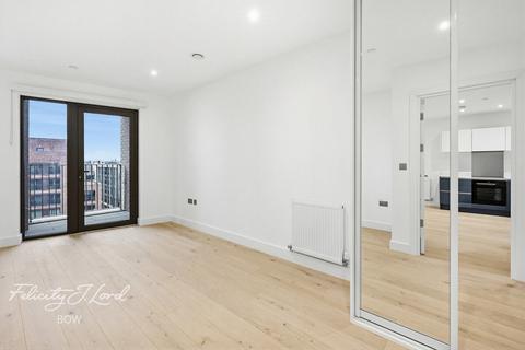 2 bedroom flat to rent, Trego Road, LONDON
