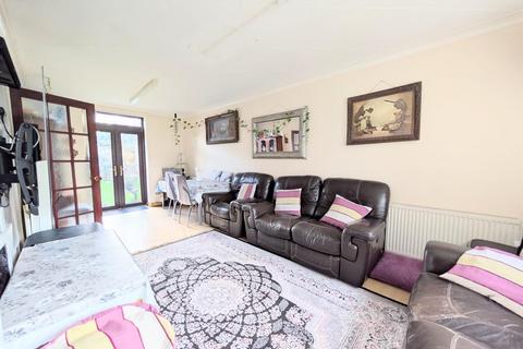 3 bedroom terraced house for sale, Long Readings Lane, Britwell