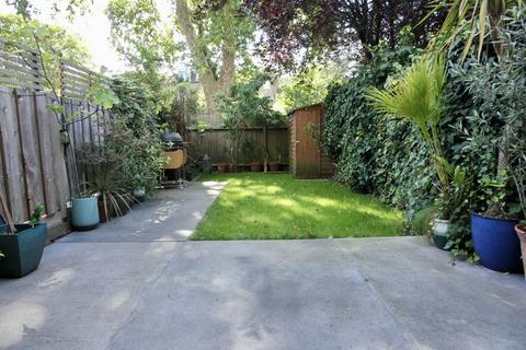 2 bedroom maisonette for sale, Victoria Road, London, NW6