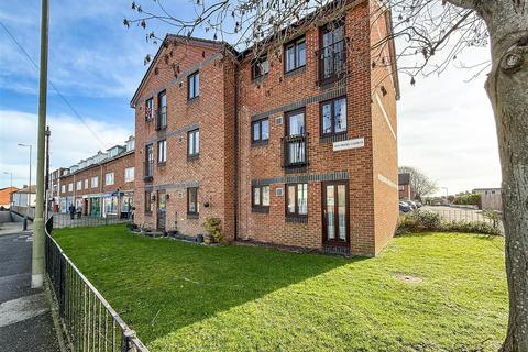 undefined, New Priory Gardens, Portchester,