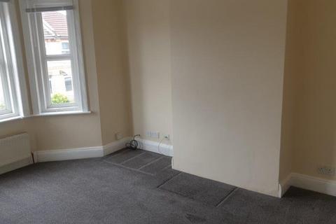 2 bedroom flat to rent, Parker Road, Bournemouth BH9