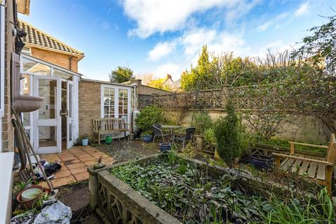 2 bedroom flat for sale, St. Michaels Court, Worthing, West Sussex, BN11