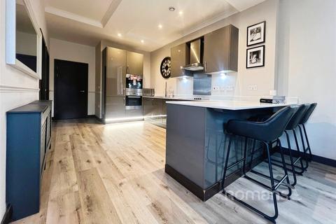 3 bedroom apartment for sale, White Cross Place, Wellesley, Aldershot