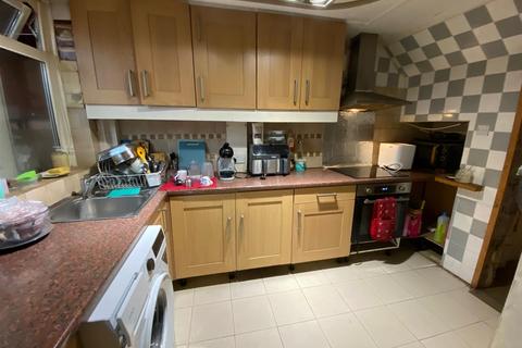 3 bedroom end of terrace house for sale, Hunters Hall Road, Dagenham