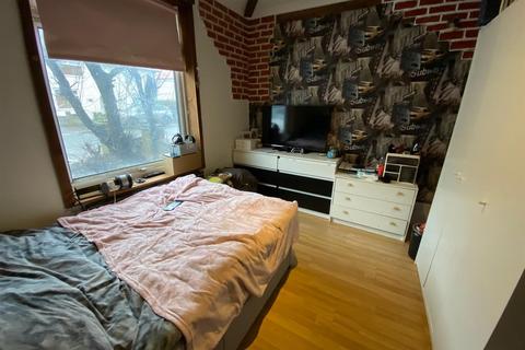 3 bedroom end of terrace house for sale, Hunters Hall Road, Dagenham