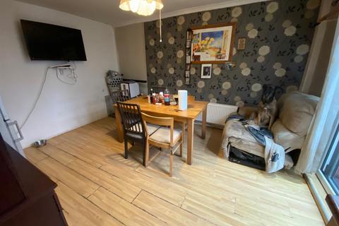 3 bedroom end of terrace house for sale, Hunters Hall Road, Dagenham