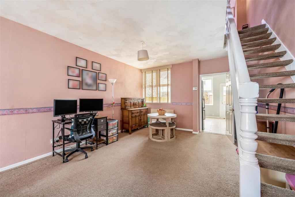 Sitting Room / Dining Area