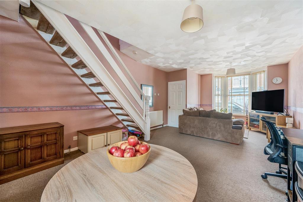Sitting Room / Dining Area