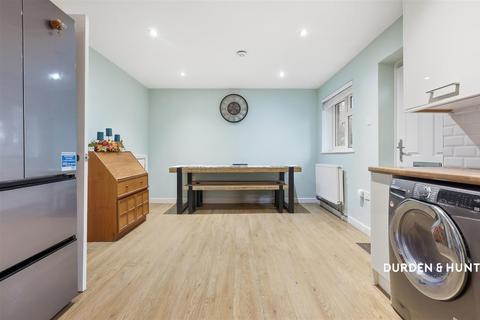 undefined, Malyons Close, Basildon SS13