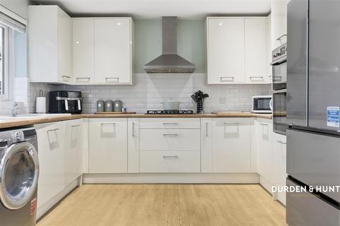 undefined, Malyons Close, Basildon SS13