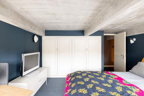 undefined, Theydon Road, London E5