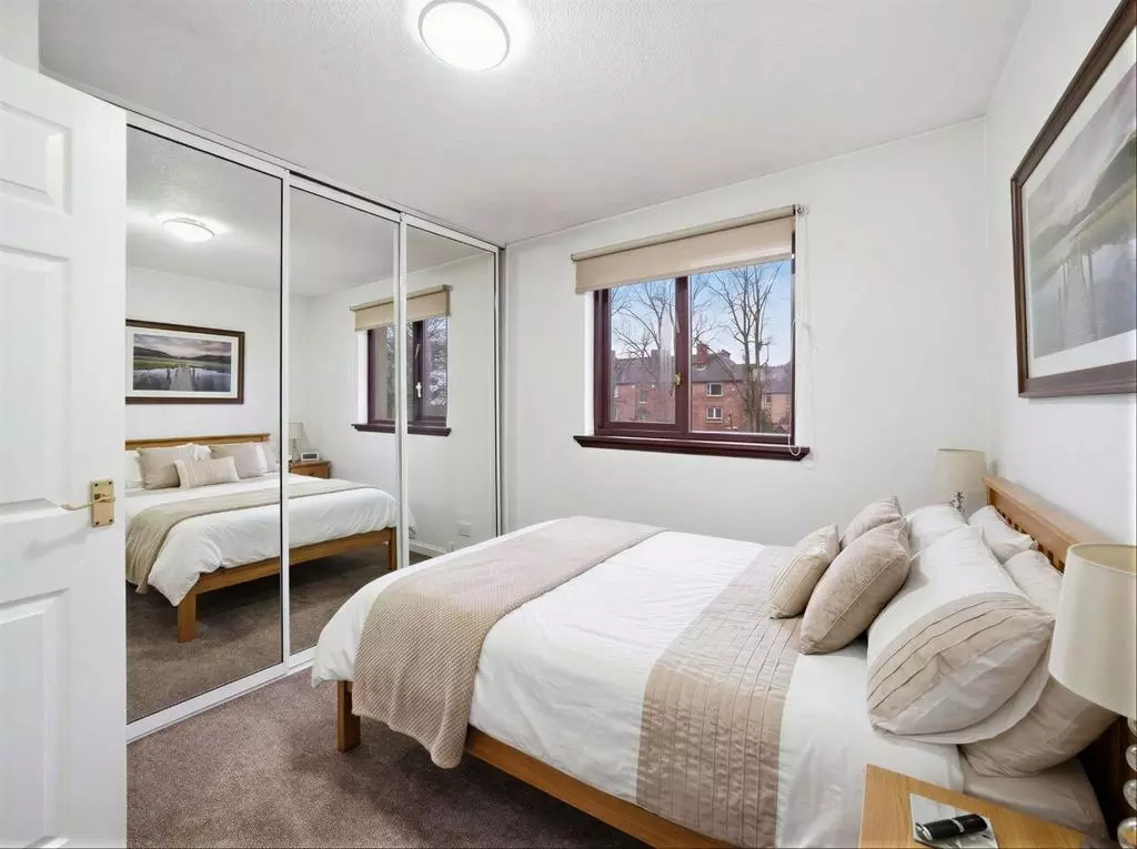 2 bedroom flat for sale - Photo 17