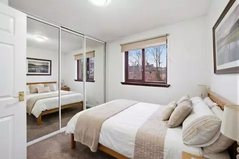 2 bedroom flat for sale - Photo 16