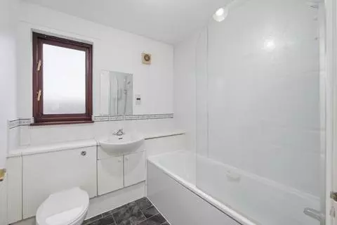 2 bedroom flat for sale - Photo 19