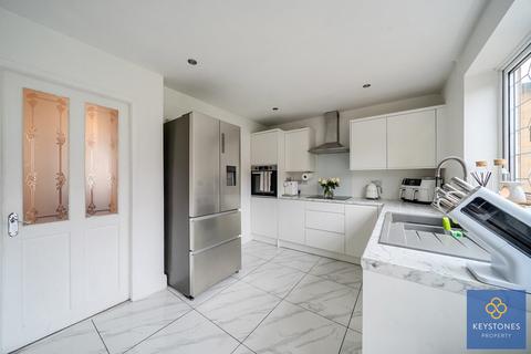 3 bedroom terraced house for sale, Highfield Road, Romford, RM5