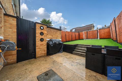 3 bedroom terraced house for sale, Highfield Road, Romford, RM5