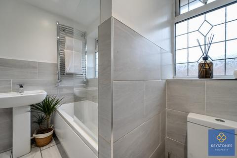 3 bedroom terraced house for sale, Highfield Road, Romford, RM5