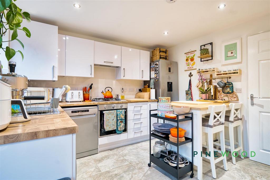 Kitchen / dining room