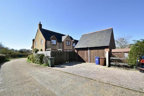 4 bedroom semi-detached house for sale, Park Farm Close, Ambrosden