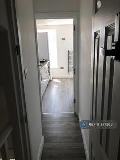 Studio to rent, Warwick Road, West Drayton, UB7